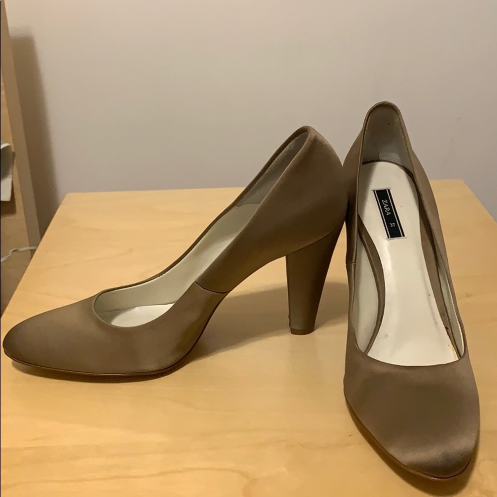 ❗️2/$30❗️NWOT Zara Satin Pumps